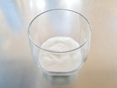 ヨーグルトメーカーを使わずに牛乳からヨーグルトを作る方法と注意点